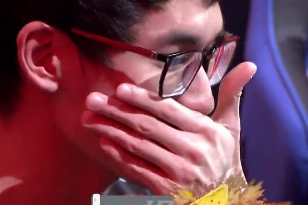 乐动体育APP下载Uzi关键时刻险胜Karsa在日本队比赛中高光表现，今晨亚特兰大备战意甲直接炸裂的简单介绍